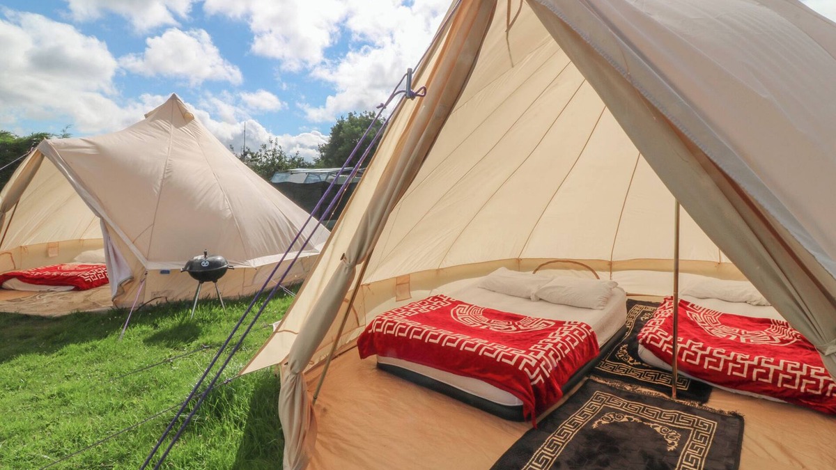 Holmesfield Cottage | BELL TENT TWO, pet friendly, with hot tub in Dronfield