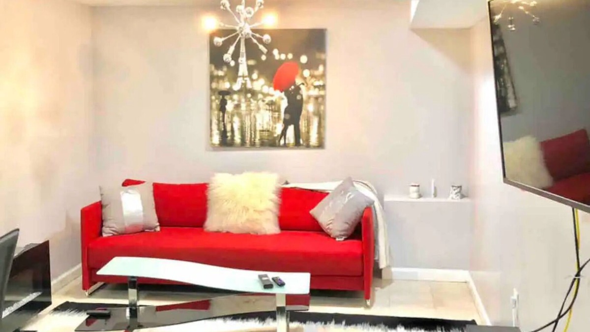 Bloomingdale Bed & Breakfast | Bella Casa; Cozy Private Lower level flat, entire unit.