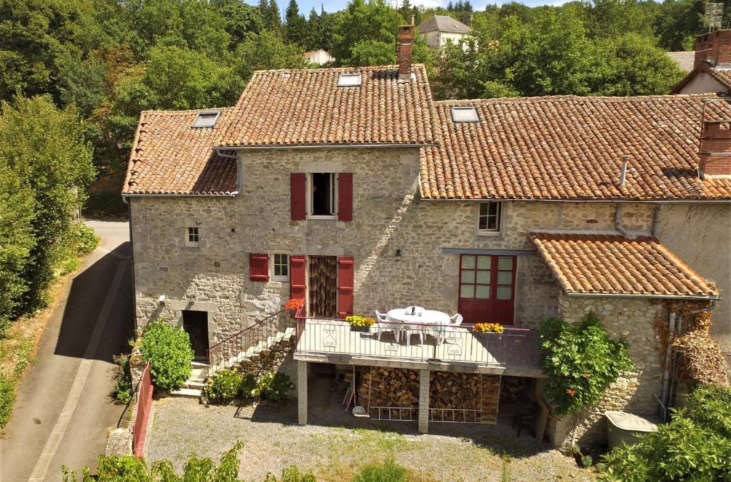 Montrol-Senard Bed & Breakfast | BELLA - chez Florence , chambres d'hôtes, Montrol Sénard