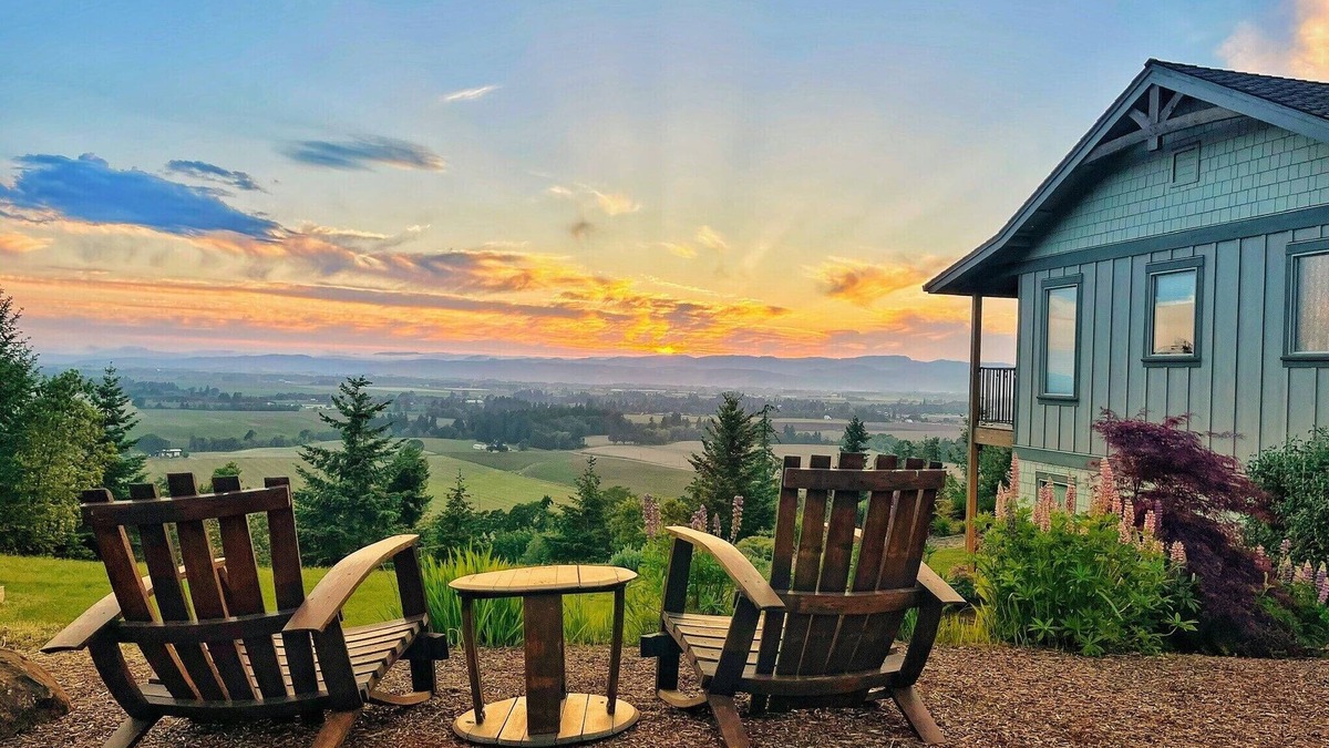Amity Bed & Breakfast | Bella Collina Bed & Breakfast