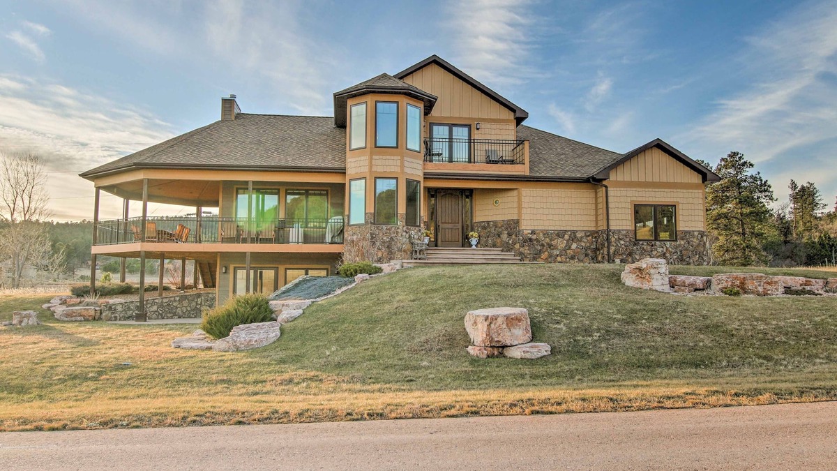 Sturgis House | 'Bella Greens' Spacious Sturgis Home w/Large Deck