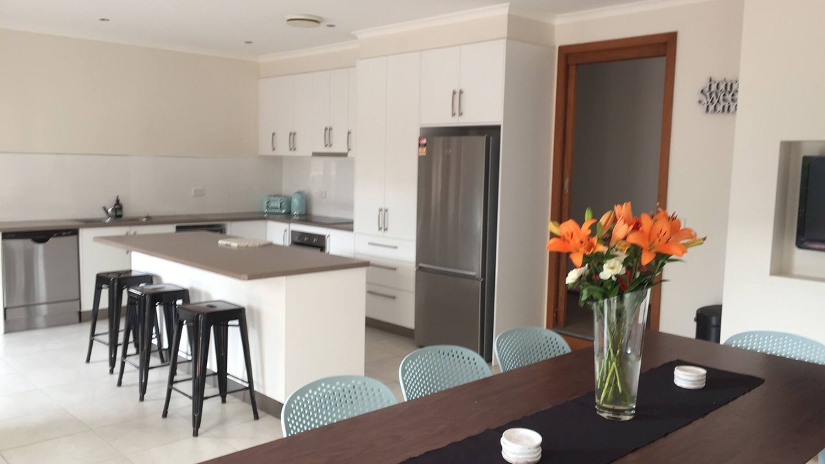 Sale House | Bella House Short/Long Stay Accommodation. Fully furnished - Feels like home.