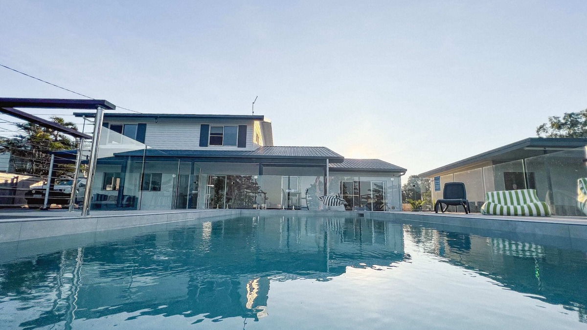South Mission House | Bella Luna Beach Front - 3 bed