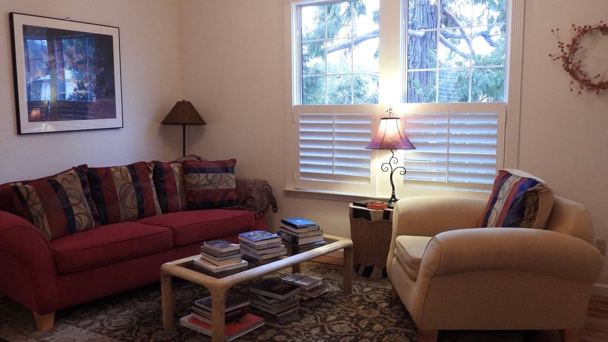St. Helena House | BELLA NOTTE - Just 5 Minutes Walk To Main Street St. Helena - Classic Victorian
