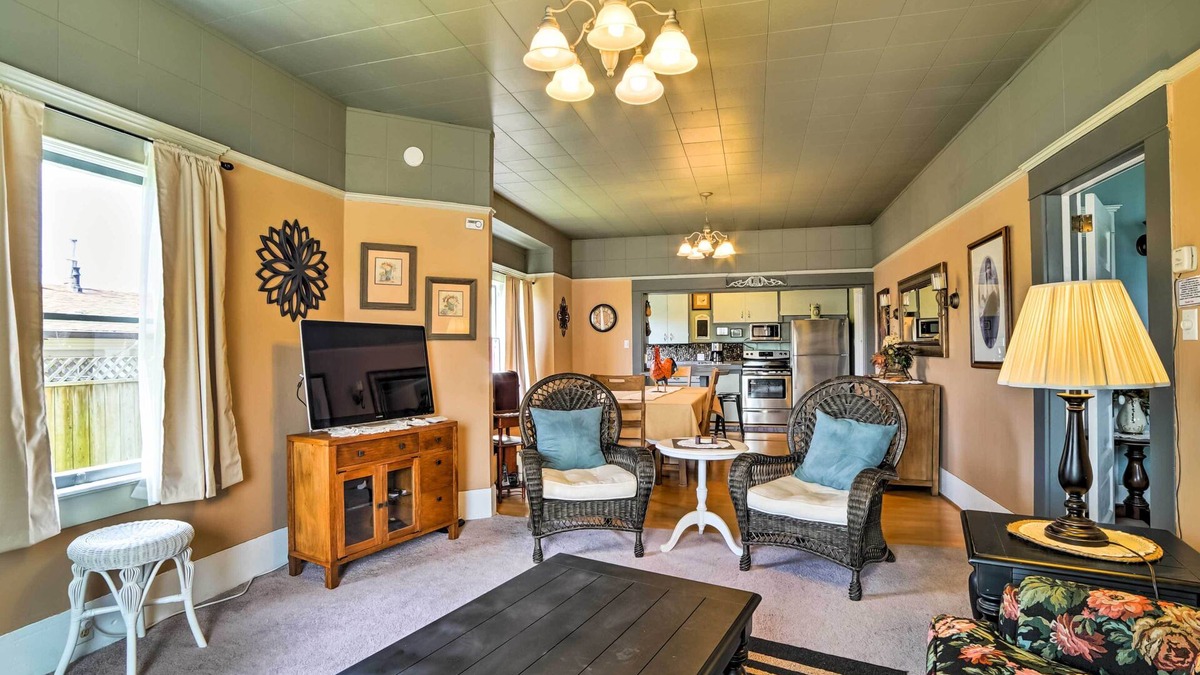 Bayview House | 'Bella Rose' Lovely Eureka Home Near Redwoods!