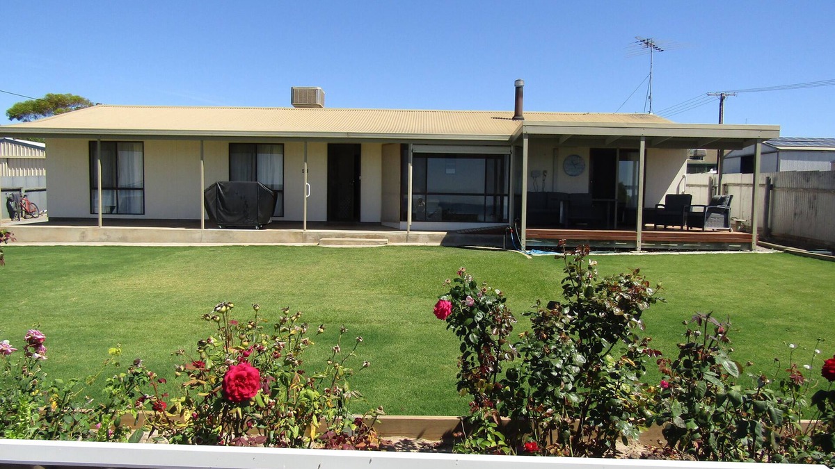 Para Wurlie House | Bella's Bayview - Esplanade position! Off Peak Special!