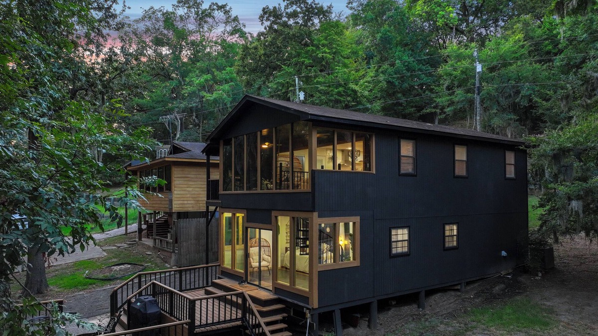 Jefferson Cabin | Bella Vista Cabin on the lake with hot tub, canoes, beautiful views, EV charger.