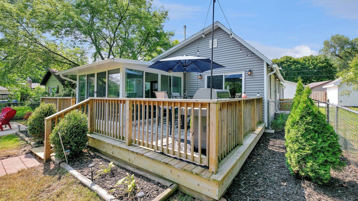 Elkhart House | Bella Vista Lake House – A Peaceful Waterfront Retreat on Scenic Heaton Lake