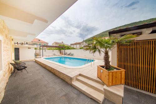 Cove Rogacic House | Bella Vista Suites