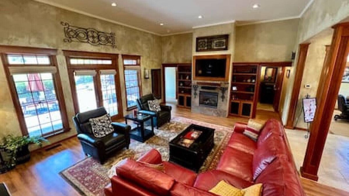 Baker City House | Bella Vita Estate - Gorgeous Luxury Home w/Hot Tub. Local Golfing 50% off!