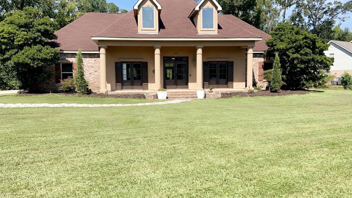 Ponchatoula House | BellaLuna sleeps 22! Massive home for groups centrally located from 5 venues!