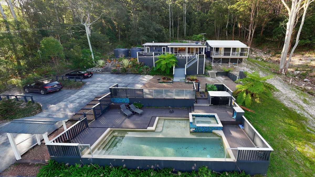Whoota House | Bellavia Forest Retreat with pool and spa. Minutes to lake and beaches!