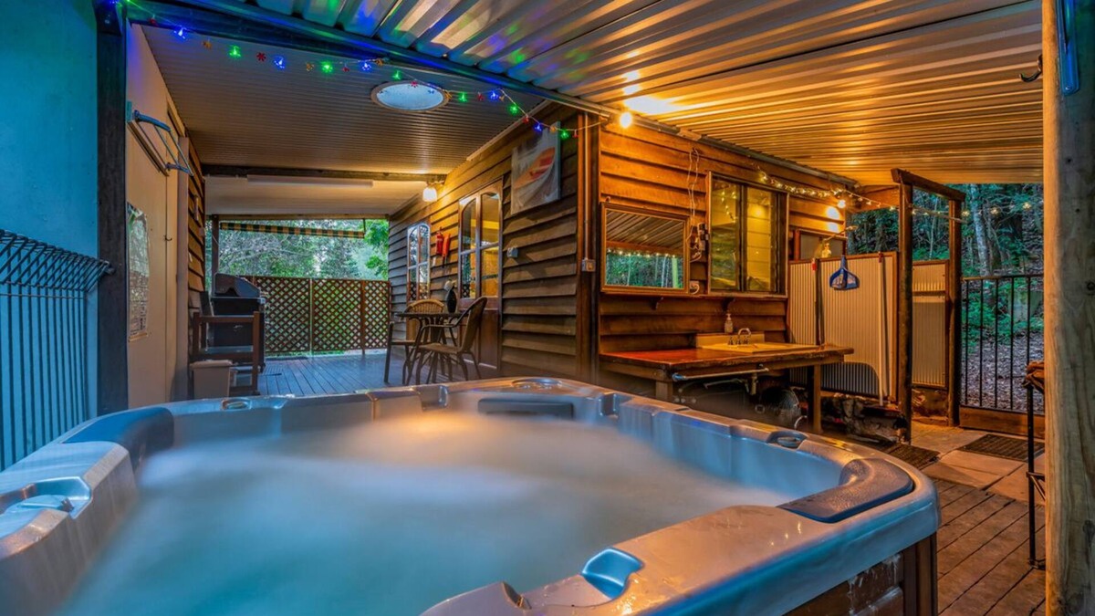 Kenilworth Cabin | Bellbird Studio, pet friendly, glamping getaway