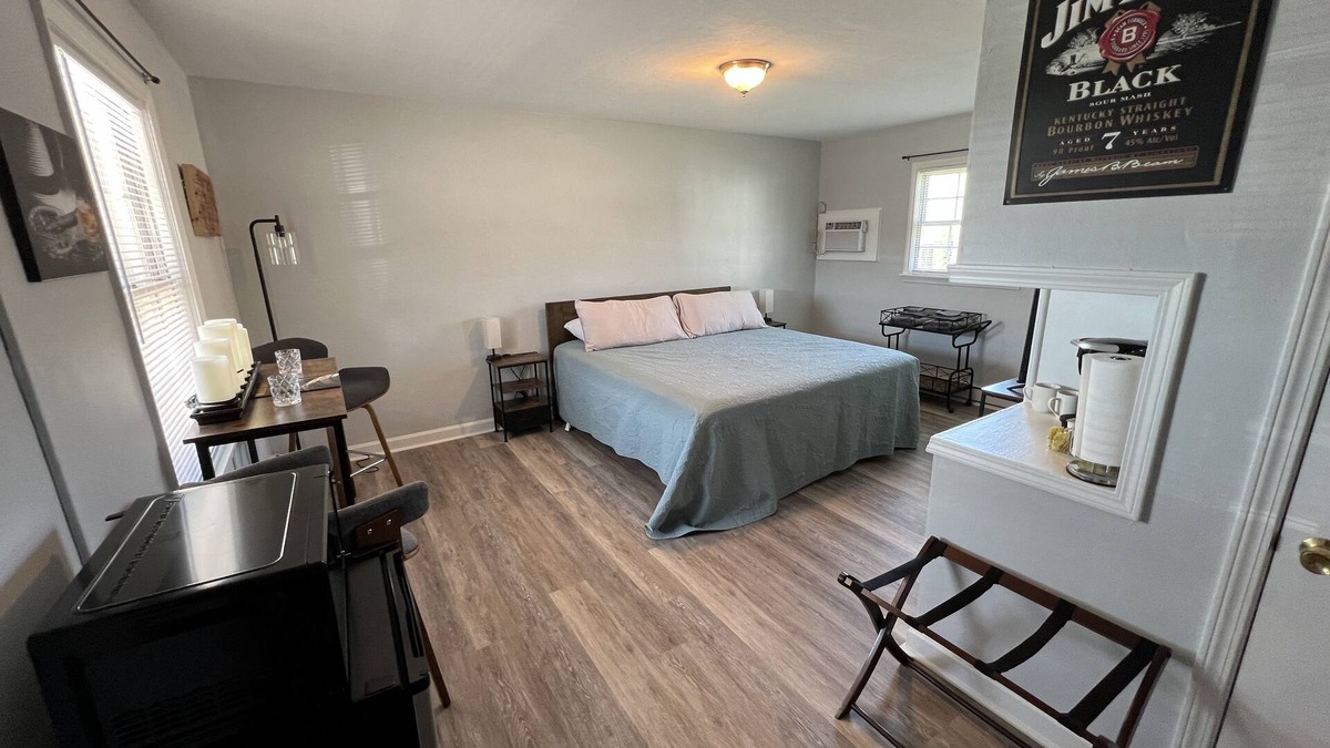 Bardstown Apartment | Belle Beam Room-easy walk to downtown & 10mins to distilleries-NO Cleaning Fee!