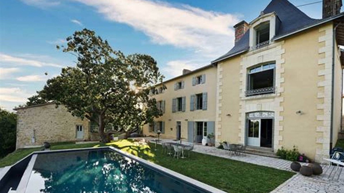 Azay-le-Brule Villa | Belle Demeure D'exception de 7 Chambres à la Campagne