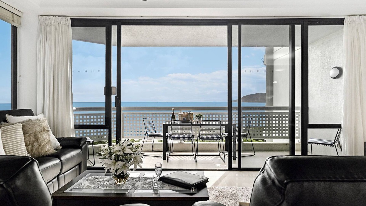 Cairns North Apartment | Belle Escapes 101 Rydges Plaza Esplanade with Panoramic Ocean Views