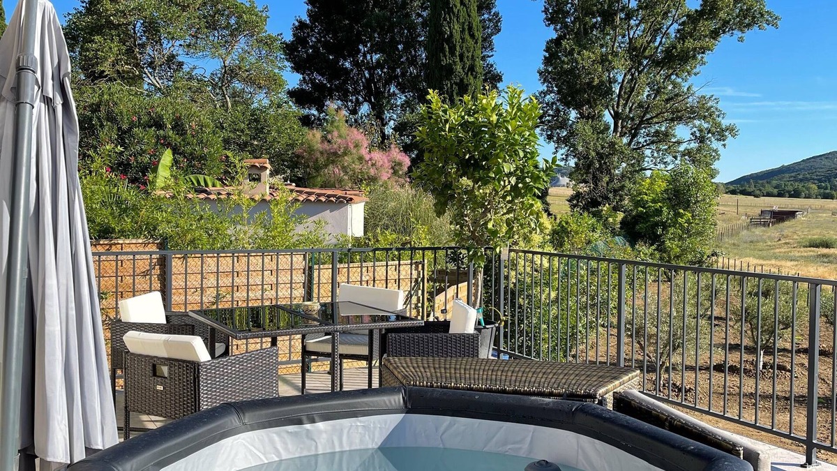 Orthoux-Serignac-Quilhan House | Belle Maison Entre Garrigues, Vignes et Taureaux