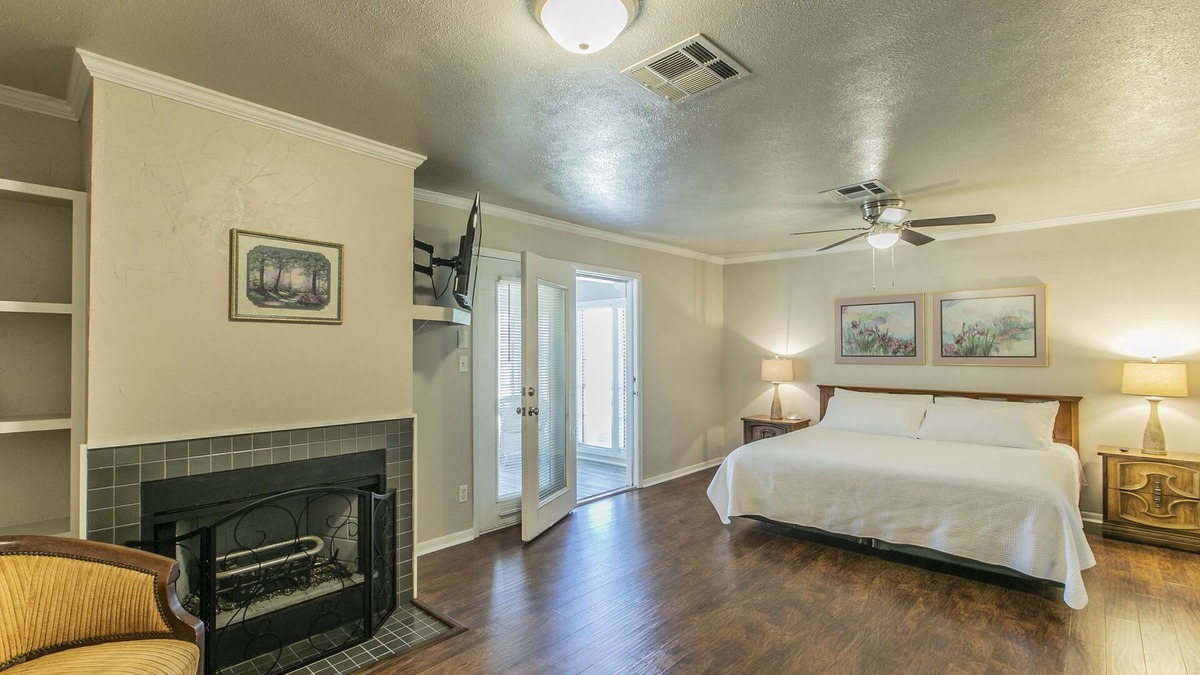 Belton House | Belle of Belton-Spacious/Central Location/Pool/Hot Tub/Game Room w/Pool Table