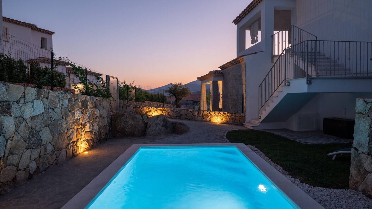 Luddui Apartment | Bellevue 36B by Klodge - flat with private pool, greenery and views