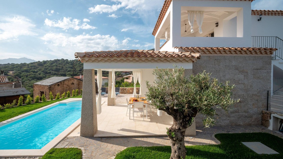 Luddui Villa | Bellevue 36C by Klodge - stylish getaway villa with pool