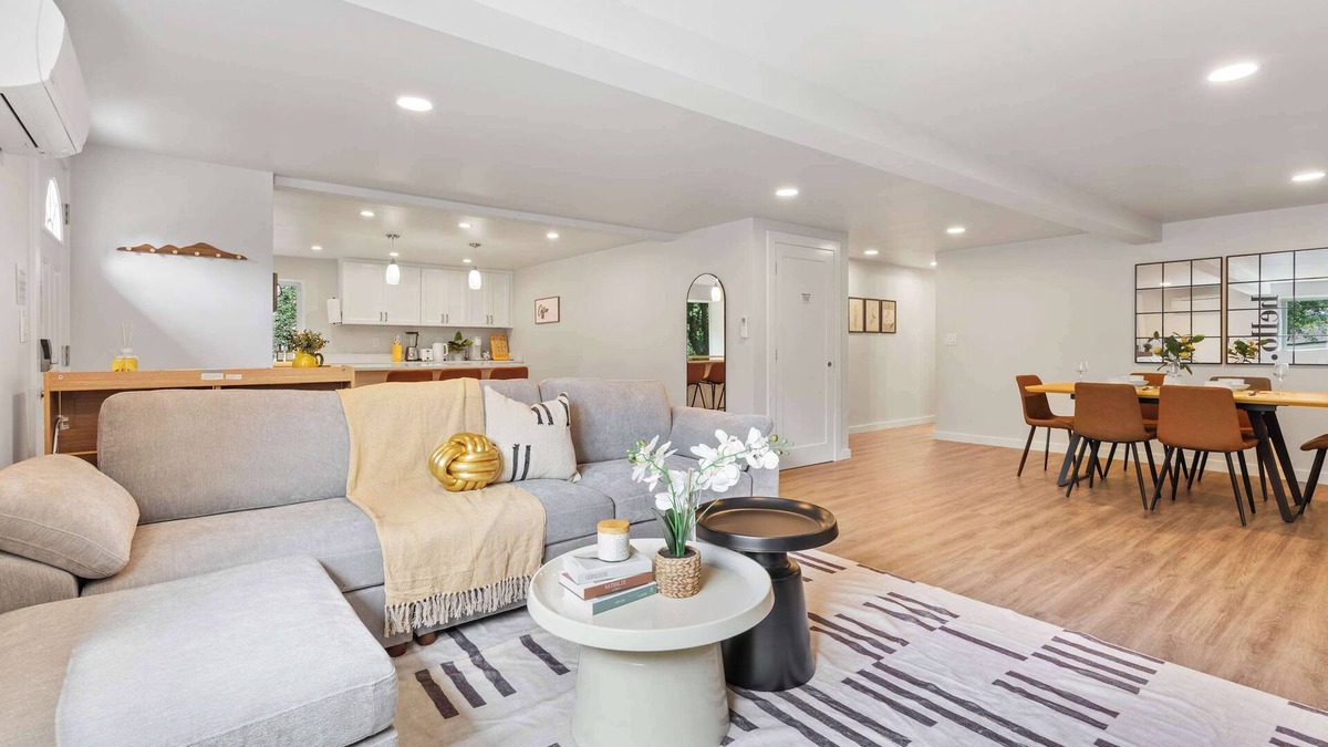 East Lake Hills House | Bellevue 3BR Retreat | Walk to Trails & Near Lake