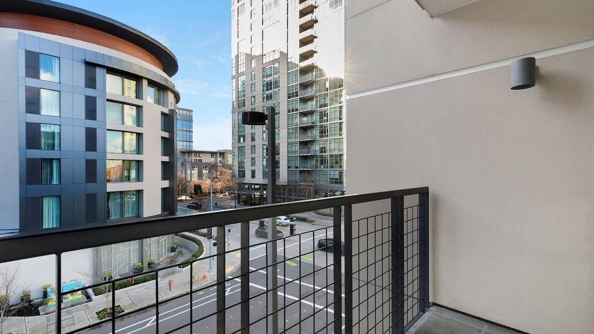 Northwest Bellevue Apartment | Bellevue Spacious 2BD 2BA Apartment