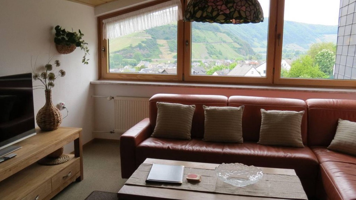 Neumagen-Dhron Bed & Breakfast | Bellflower holiday apartment - Landhaus Mosel/Haus Berghof