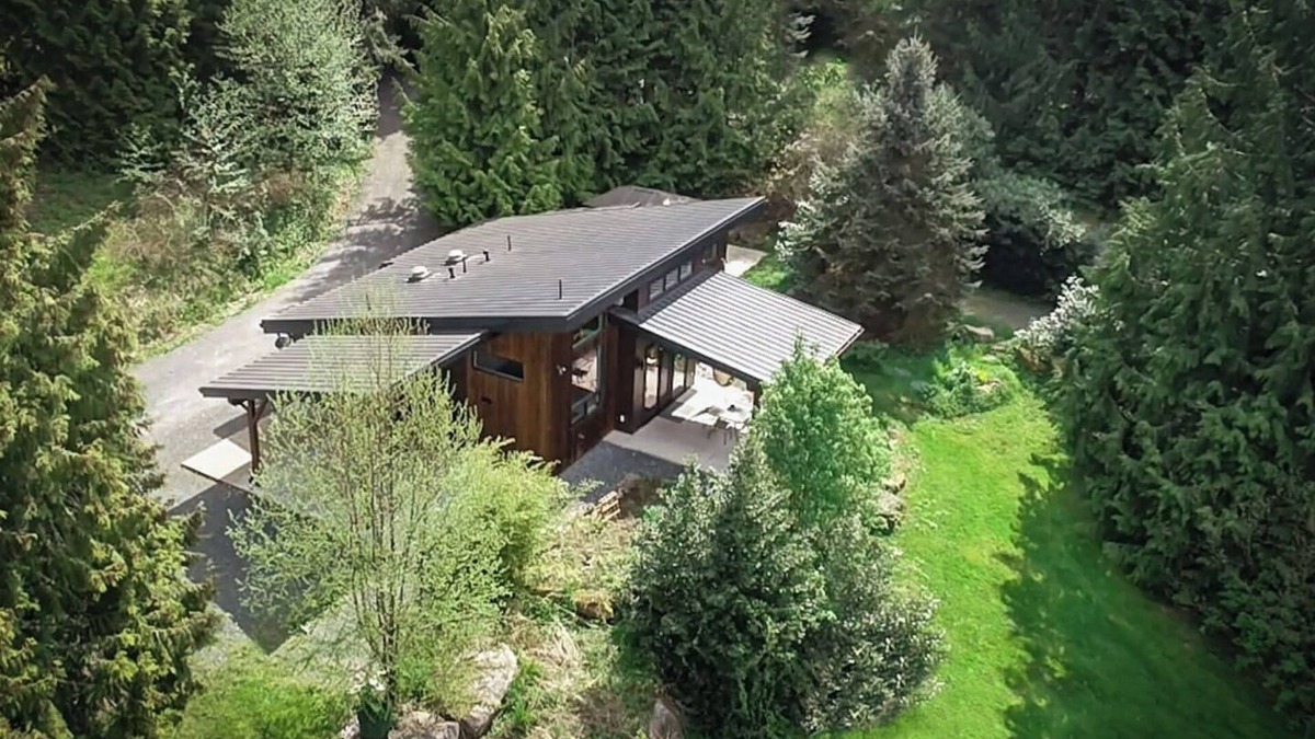 Bellingham Cabin | Bellingham Meadows- with hot tub and king size bed