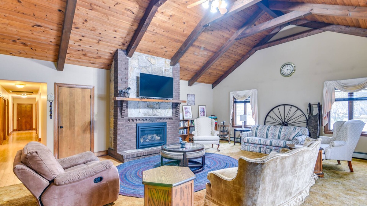 Bellingham Apartment | Bellingham Retreat w/Fire Pit + Lake Access!