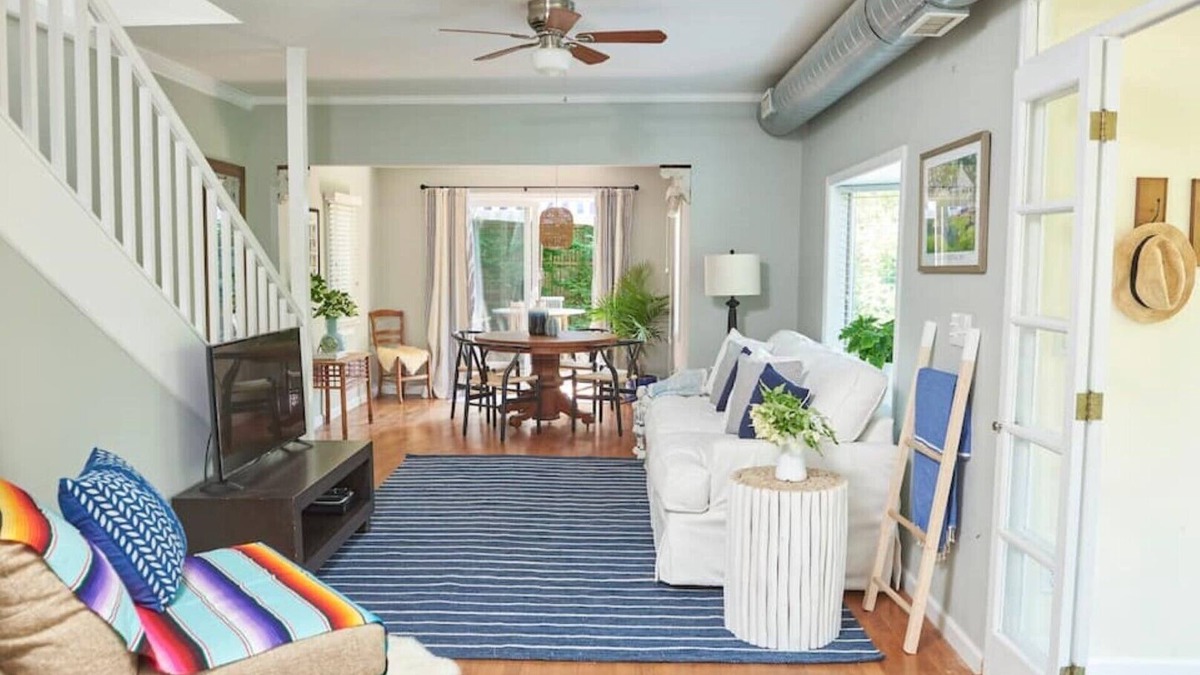 Bellport Cottage | Bellport Inn, Charming Cottage in the Village!