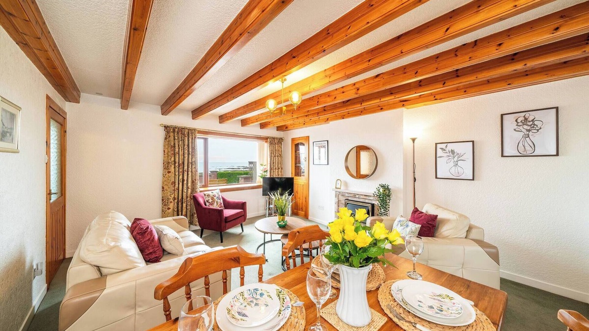 Carnoustie Cottage | Bellrock View - Traditional Coastal Retreat