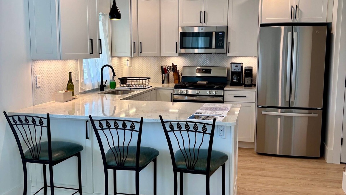 Belmar House | Belmar Beach Cottage - Private Backyard, BBQ, Outdoor Shower, AC, 2 Beach Badges