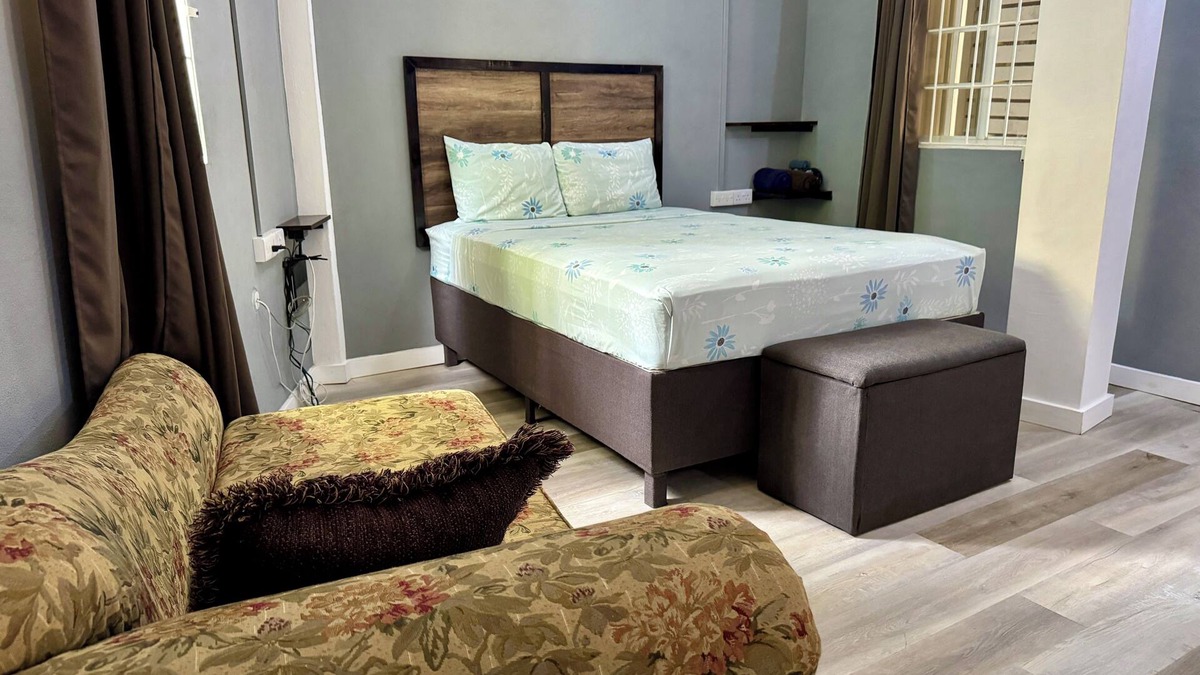 Colonarie Apartment | Belmont Apartments/Modern affordable accommodations