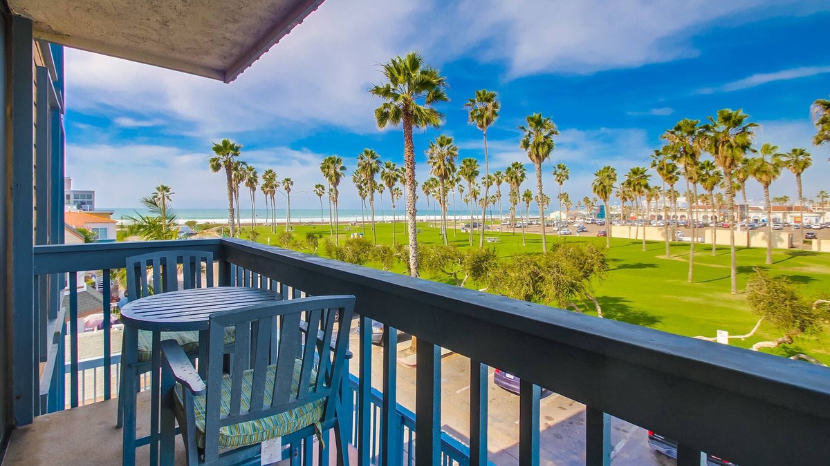 San Diego Condo | Belmont Patio - Ocean View, Pet Friendly, Patio, & Garage