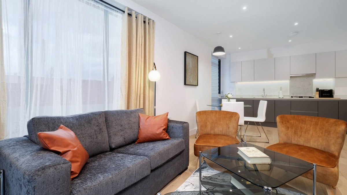 Belmont Apartment | Belmore 2 Bedroom Luxury Apt. with Parking in Stanmore, North West London - 06