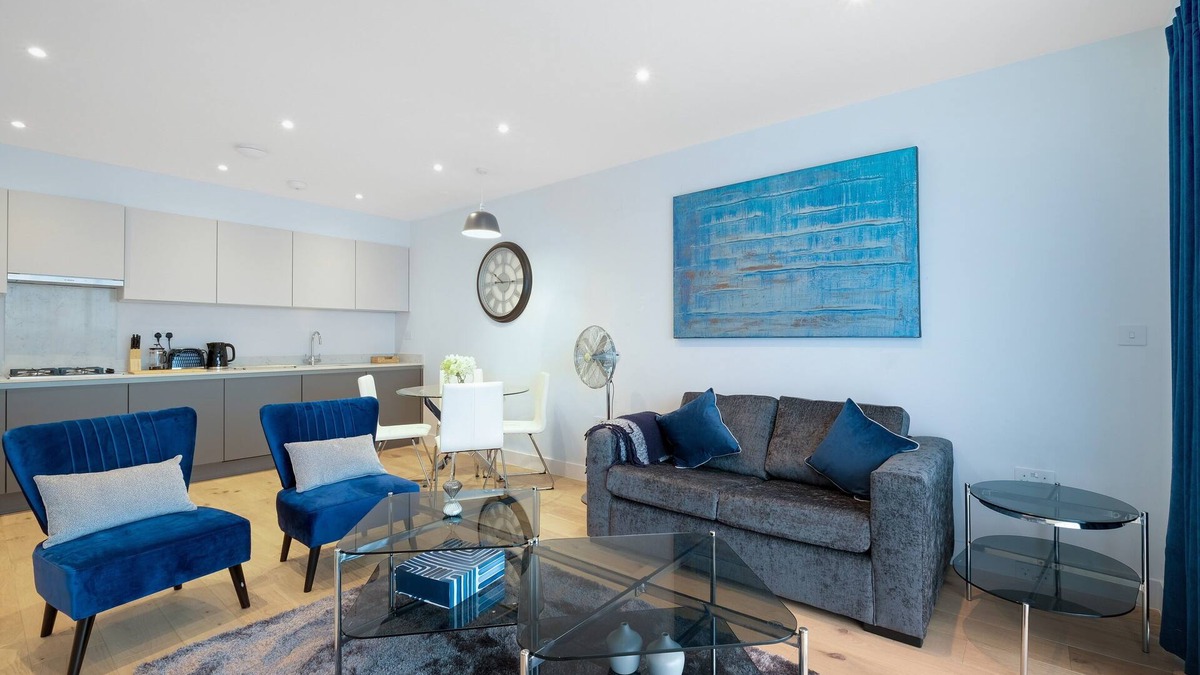 Belmont Apartment | Belmore 2 Bedroom Luxury Apt. with Parking in Stanmore, North West London - 21