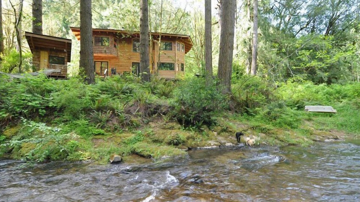Coos Bay House | Below the Falls Lodge - Next to Golden & Silver Falls