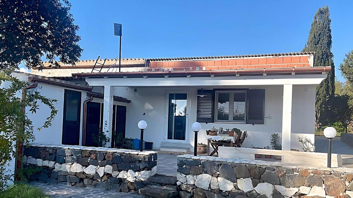 Orosei House | Belvilla by OYO Casa basalto uliveto