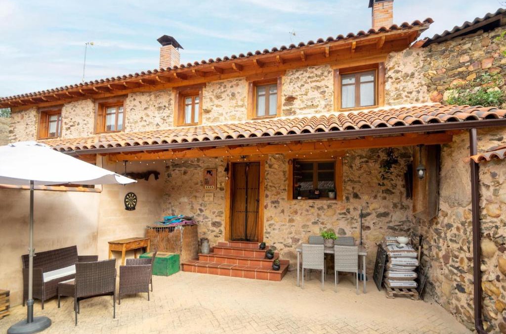 Benllera House | Belvilla by OYO Casa rural Benllera