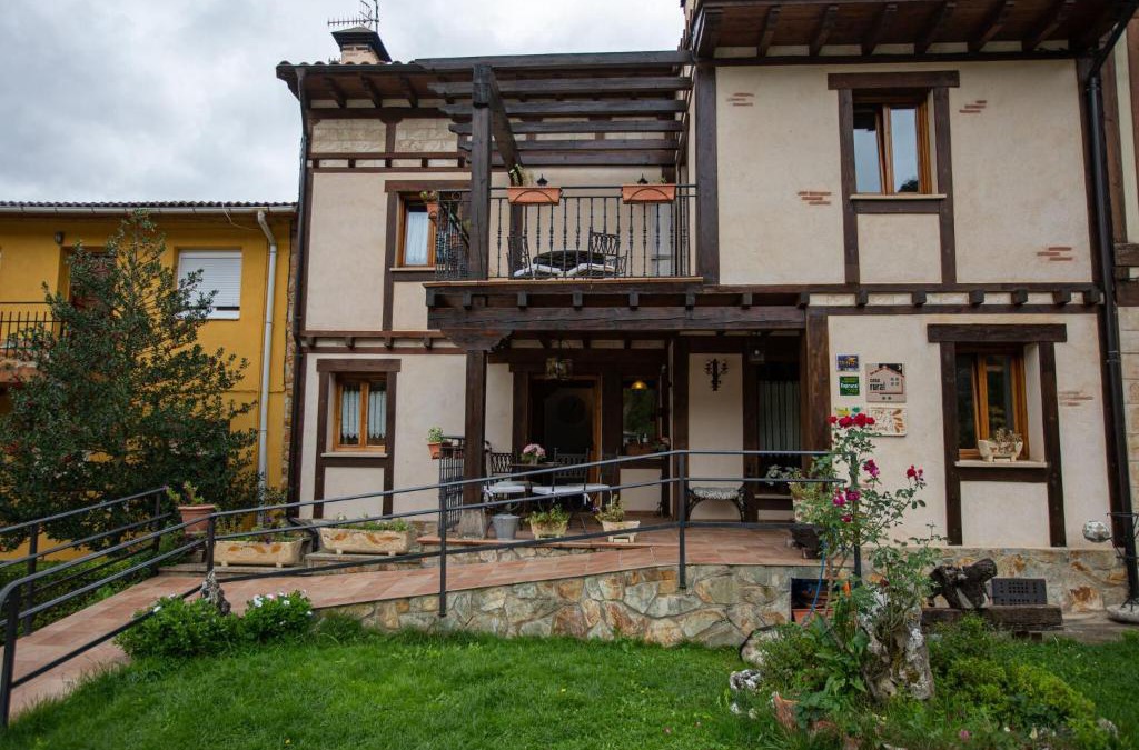 Tobera Ski Chalet | Belvilla by OYO Casa Rural Poza de la Torca II