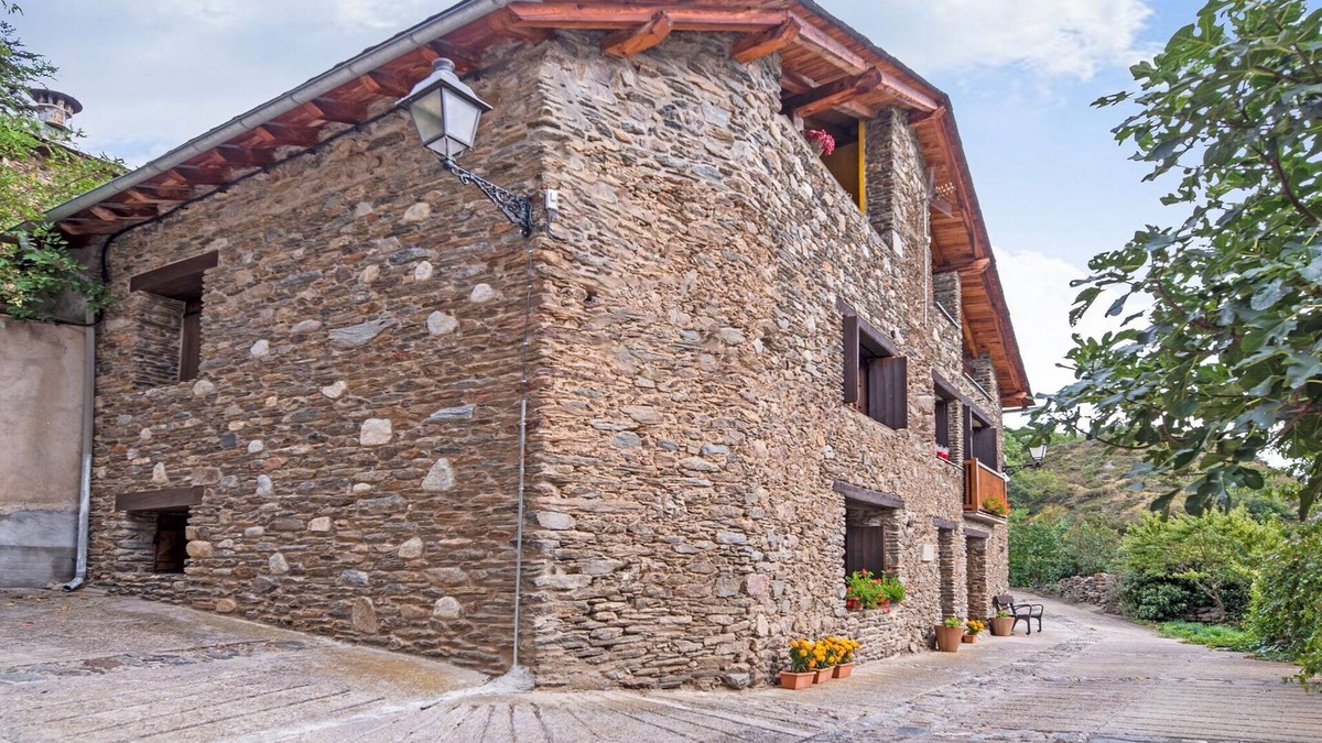 Isavarre Apartment | Belvilla by OYO Cobert d'en Piarró