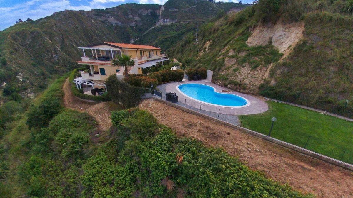 Parghelia House | Belvilla by OYO Lunedi