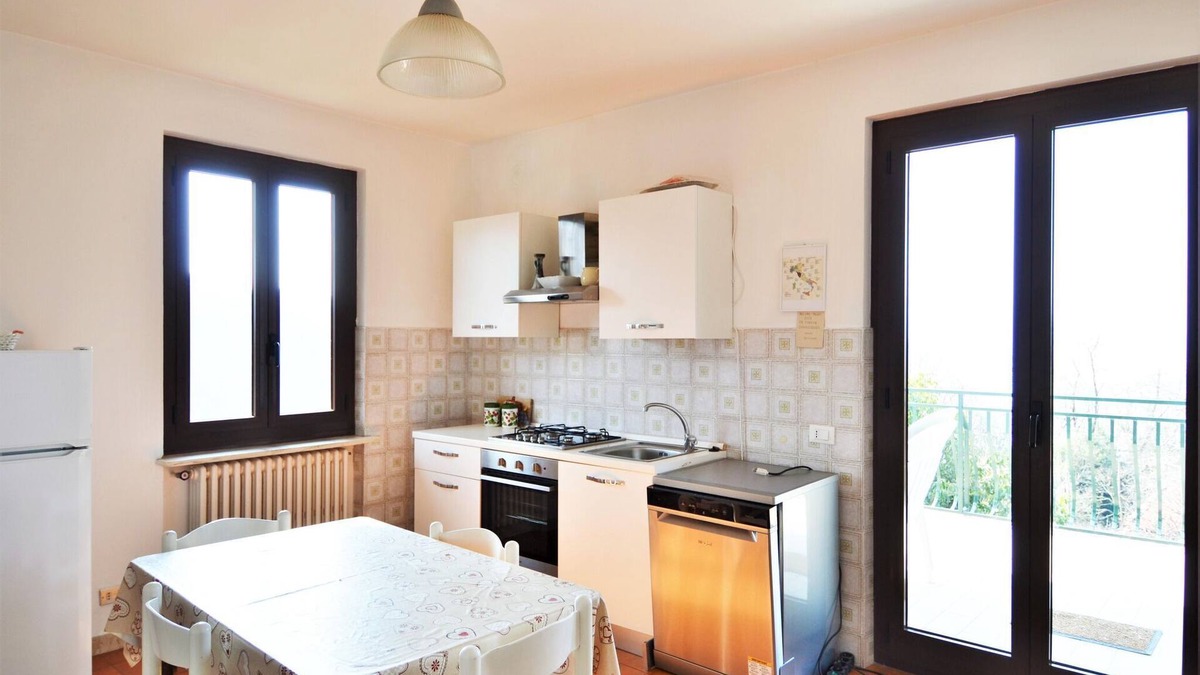 Colmegna Apartment | Belvilla by OYO TOR31 - Casa Torretta