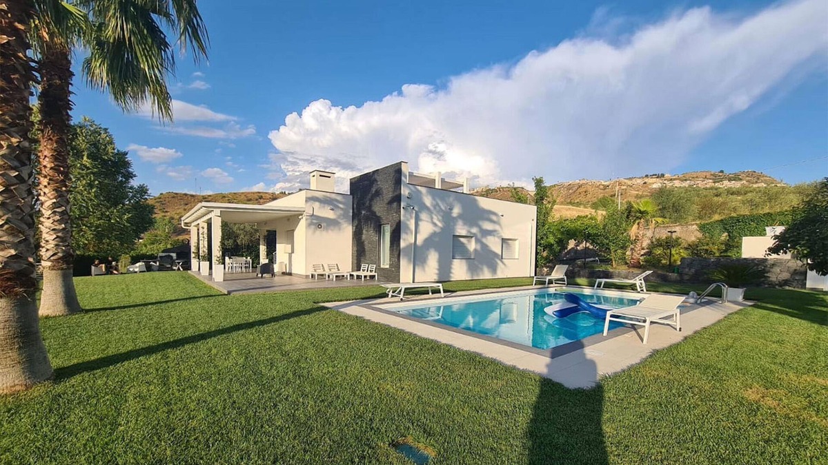 Leonforte House | Belvilla by OYO Villa Leonforte