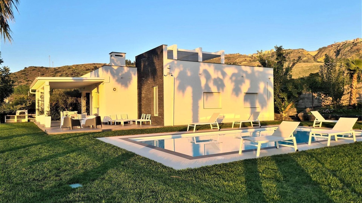 Leonforte House | Belvilla by OYO Villa Leonforte