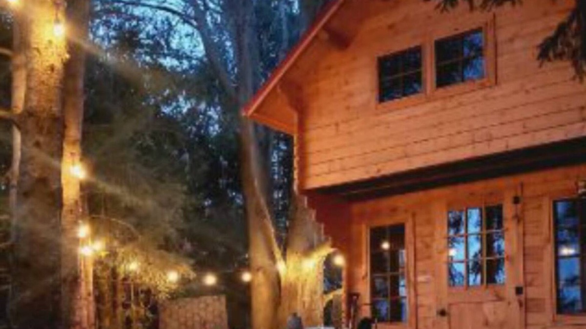 Belwood Cabin | Belwood Bunkie Escape & Spa minutes away from Elora