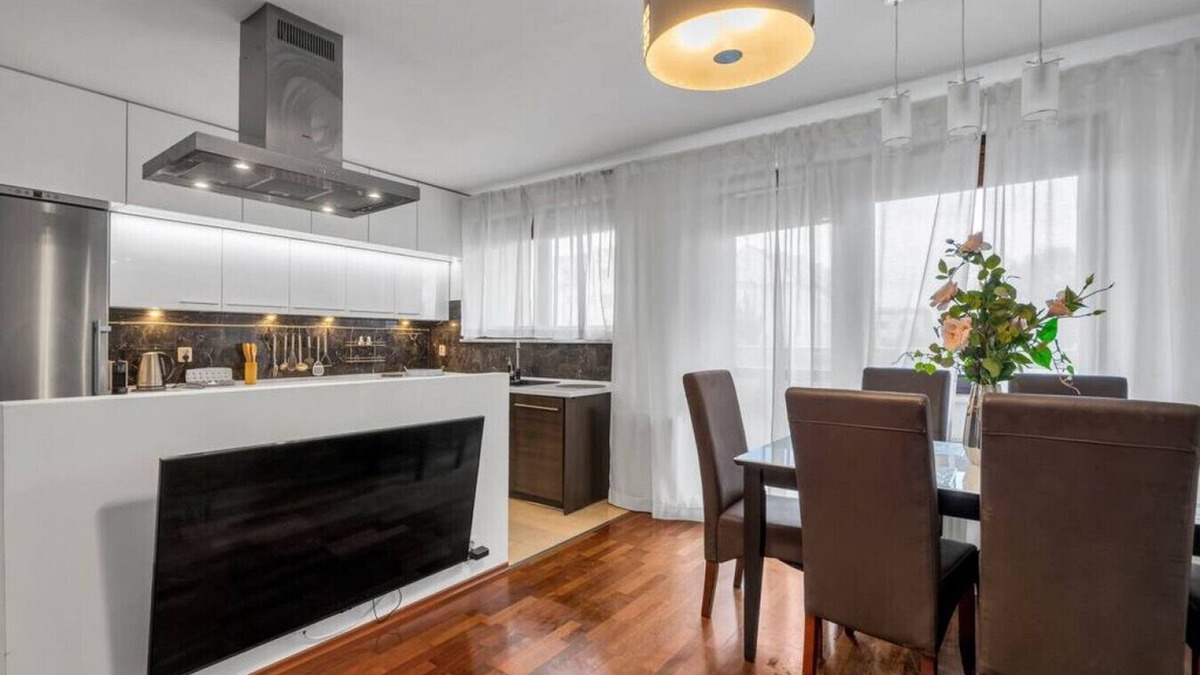 Gorce Apartment | Bemowo Business Apt - 2 bedrooms, 62m2, Parking, Metro & Park by Rentujemy