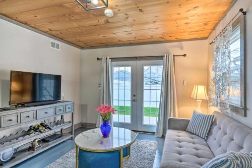 Bemus Point Apartment | Bemus Point Vintage Suite with Soaking Tub and Kitchen