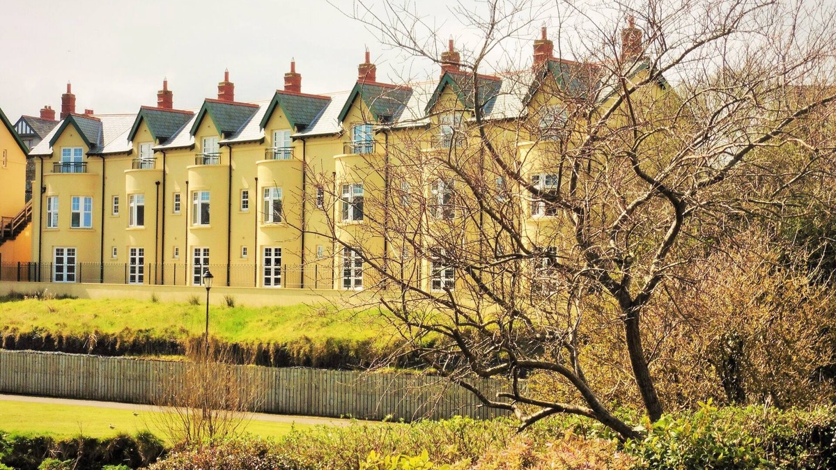 Bushmills House | Ben-Ry Cottage, Luxury Accomodation with Magnificient River Views over Bushmills