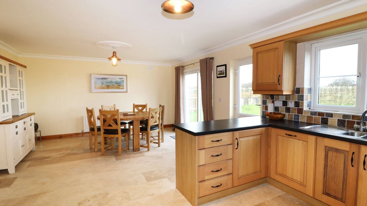 Tullaghan House | BENBULBEN VIEW, pet friendly in Tullaghan, County Leitrim